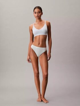 Tanga elástica con costuras