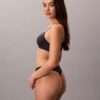 Tanga elástica con costuras Tanga elástica con costuras