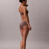 Tanga elástica con costuras