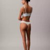 Tanga elástica con costuras Tanga elástica con costuras