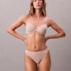 Tanga elástica con costuras Tanga elástica con costuras