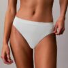 Tanga elástica con costuras Tanga elástica con costuras