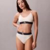Tanga elástica de microfibra con monograma gráfico Tanga elástica de microfibra con monograma gráfico