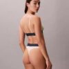 Tanga elástica de microfibra con monograma gráfico Tanga elástica de microfibra con monograma gráfico