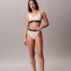 Tanga elástica de microfibra con monograma gráfico Tanga elástica de microfibra con monograma gráfico