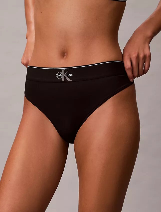 Tanga elástica de microfibra con monograma gráfico Tanga elástica de microfibra con monograma gráfico