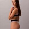 Tanga elástica de microfibra con monograma gráfico