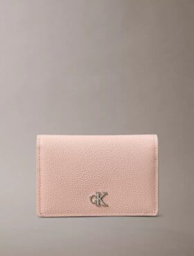 Tarjetero con solapa y Monogram minimalista