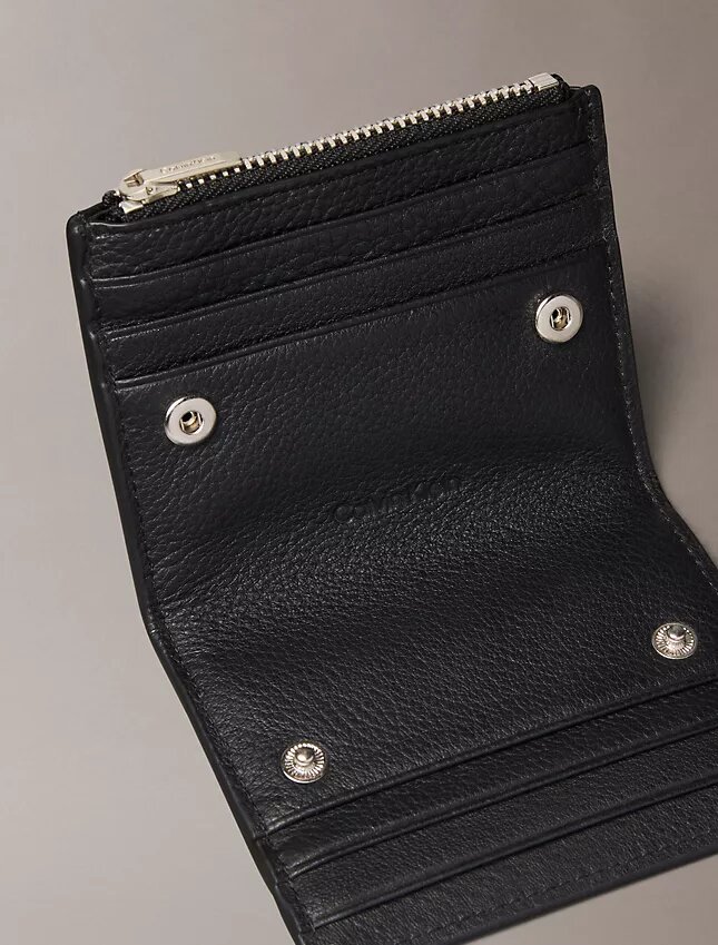 Tarjetero de piel con grano de guijarro Tarjetero de piel con grano de guijarro