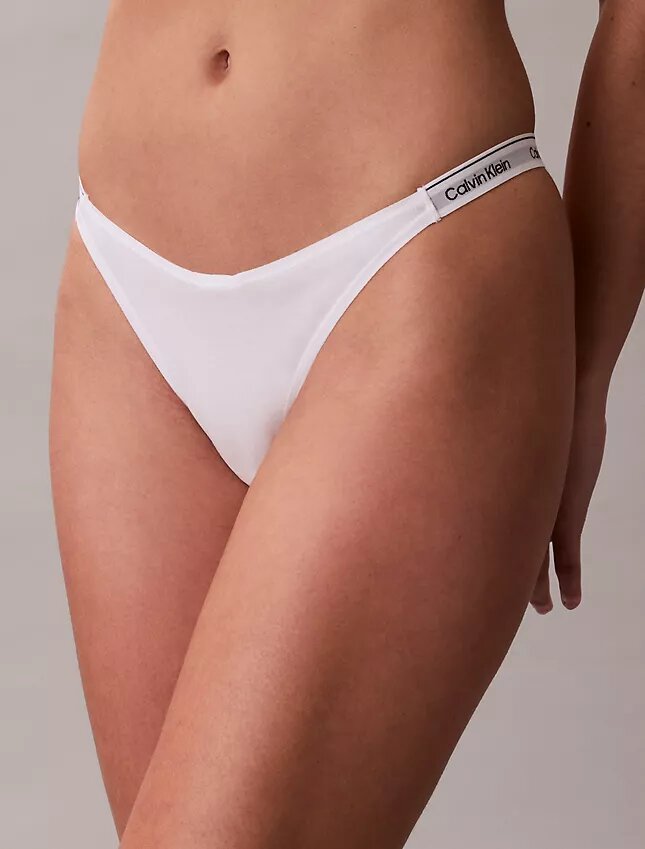 Thong con cordón y logotipo icónico Thong con cordón y logotipo icónico