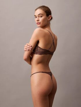 Thong de encaje floral negro de CK Black