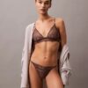 Thong de encaje floral negro de CK Black Thong de encaje floral negro de CK Black