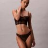 Thong de encaje floral negro de CK Black Thong de encaje floral negro de CK Black