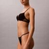 Thong de encaje geométrico negro CK Black Thong de encaje geométrico negro CK Black
