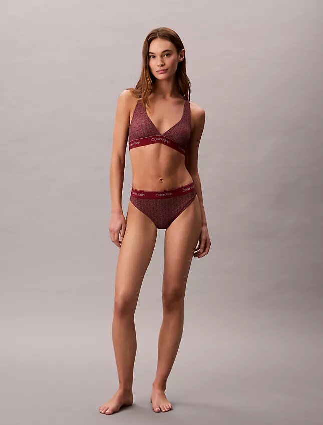 Top de bikini triangular con espalda nadadora y logotipo moderno Top de bikini triangular con espalda nadadora y logotipo moderno