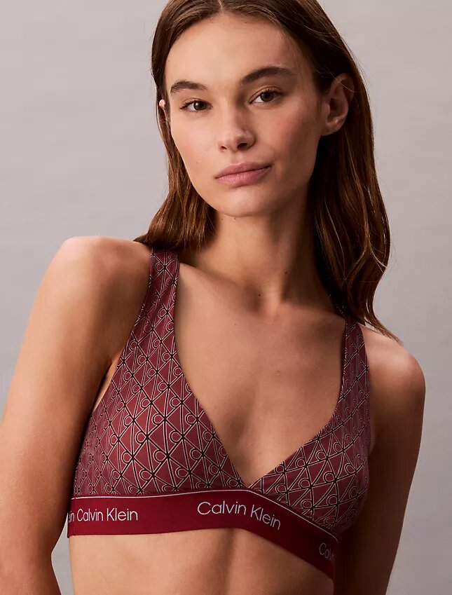 Top de bikini triangular con espalda nadadora y logotipo moderno Top de bikini triangular con espalda nadadora y logotipo moderno