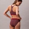 Top de bikini triangular con espalda nadadora y logotipo moderno Top de bikini triangular con espalda nadadora y logotipo moderno