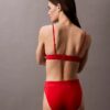 Top de bikini triangular con logotipo moderno Top de bikini triangular con logotipo moderno
