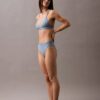 Top de bikini triangular con logotipo moderno Top de bikini triangular con logotipo moderno