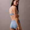 Top de bikini triangular con logotipo moderno Top de bikini triangular con logotipo moderno