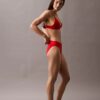 Top de bikini triangular con logotipo moderno Top de bikini triangular con logotipo moderno