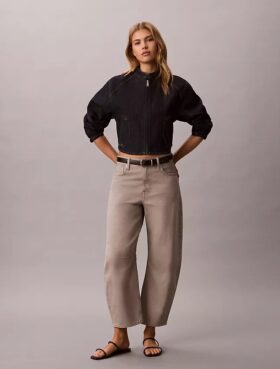 Vaqueros cropped de corte acampanado