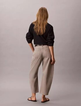 Vaqueros cropped de corte acampanado