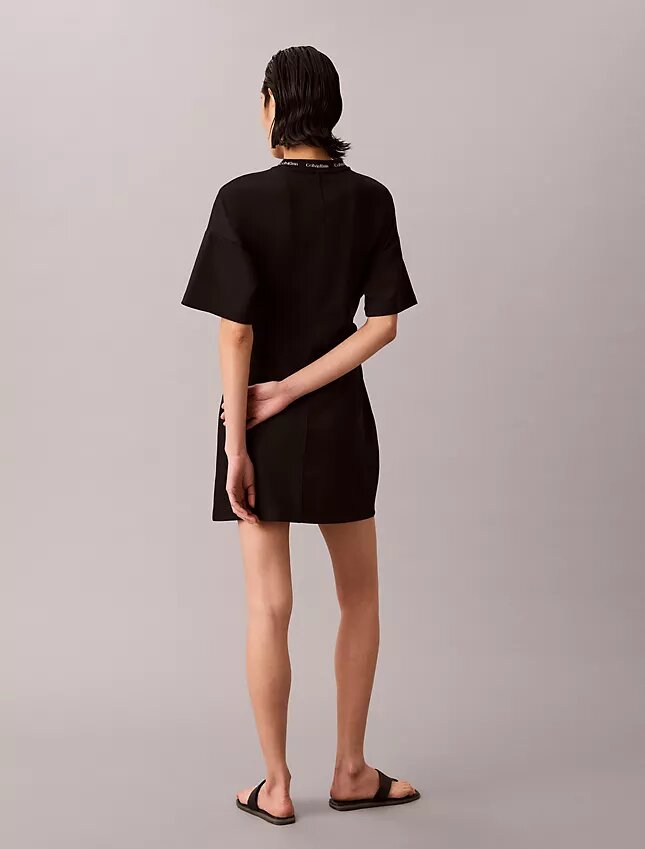 Vestido camiseta de punto interlock con ribete y logotipo Vestido camiseta de punto interlock con ribete y logotipo