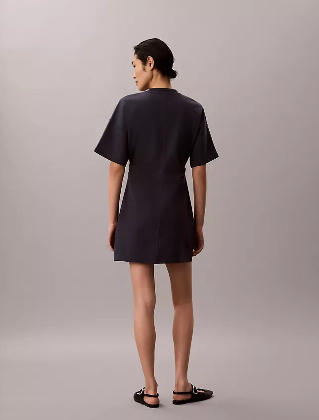 Vestido camiseta de punto interlock con ribete y logotipo Vestido camiseta de punto interlock con ribete y logotipo