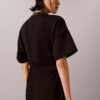 Vestido camiseta de punto interlock con ribete y logotipo Vestido camiseta de punto interlock con ribete y logotipo