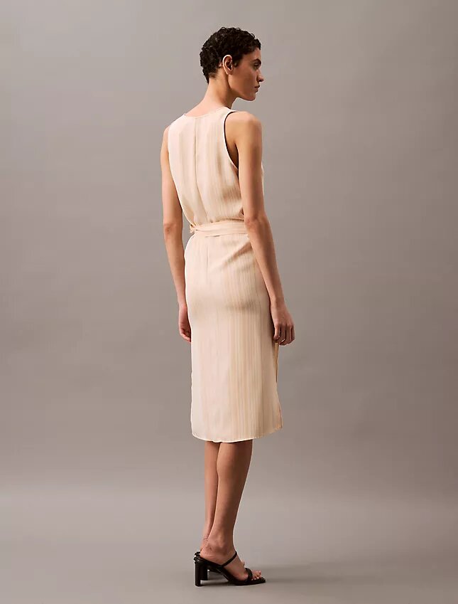 Vestido cruzado midi de rayas fluidas Vestido cruzado midi de rayas fluidas