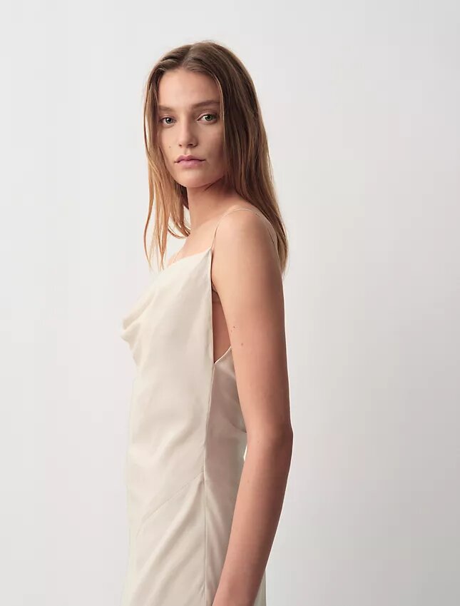 Vestido liso Lynn Vestido liso Lynn
