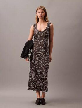Vestido midi con estampado de satén arrugado
