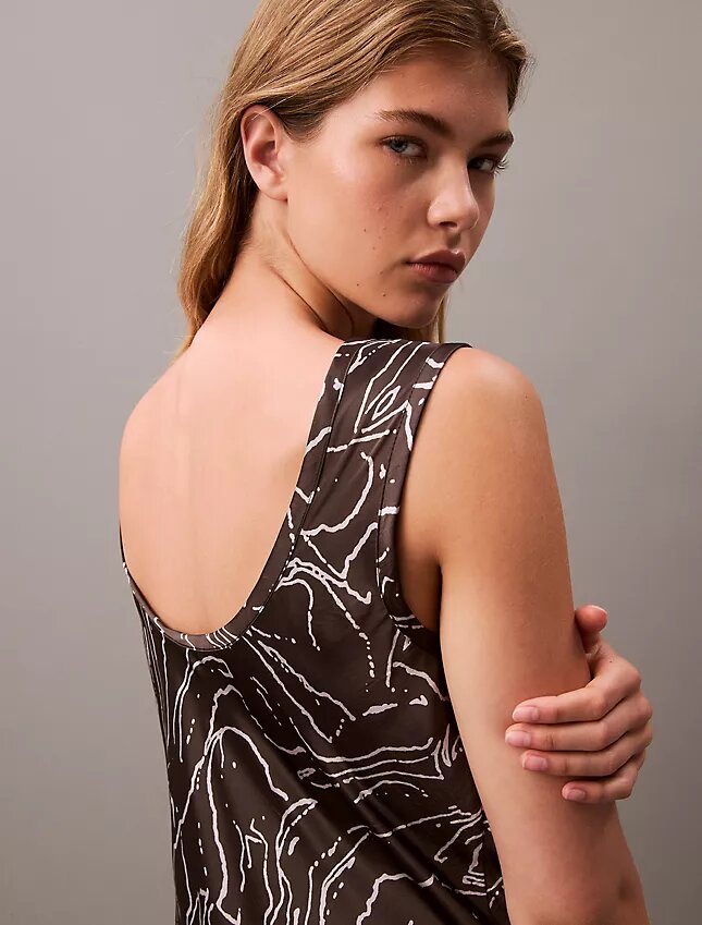 Vestido midi con estampado de satén arrugado Vestido midi con estampado de satén arrugado