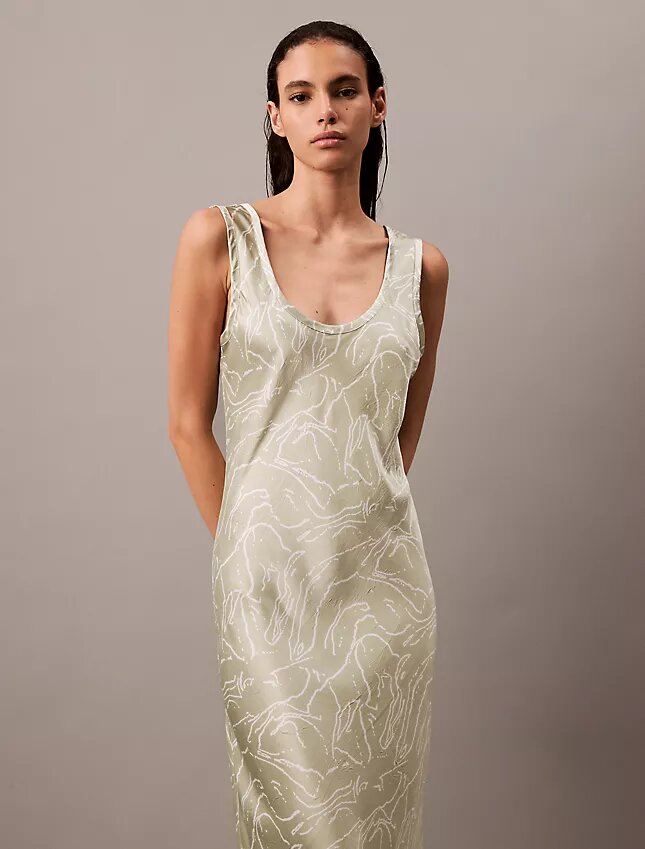 Vestido midi con estampado de satén arrugado Vestido midi con estampado de satén arrugado