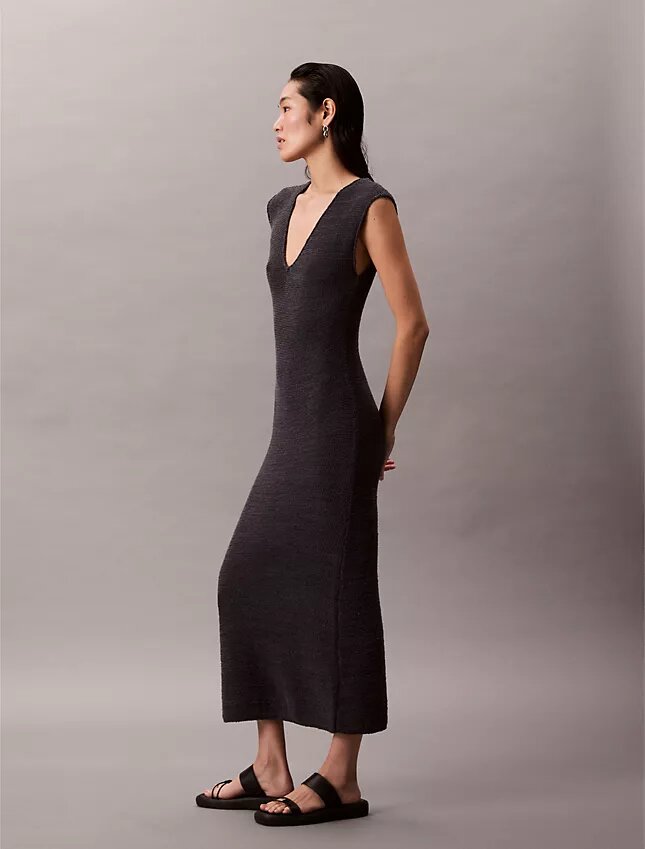 Vestido midi de punto sin mangas Vestido midi de punto sin mangas