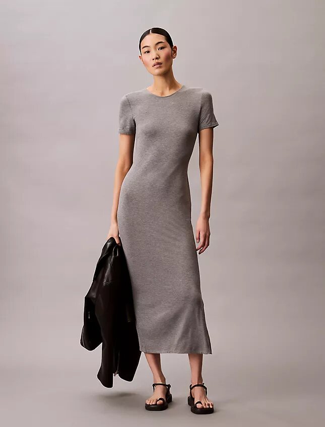 Vestido midi liso elástico Vestido midi liso elástico