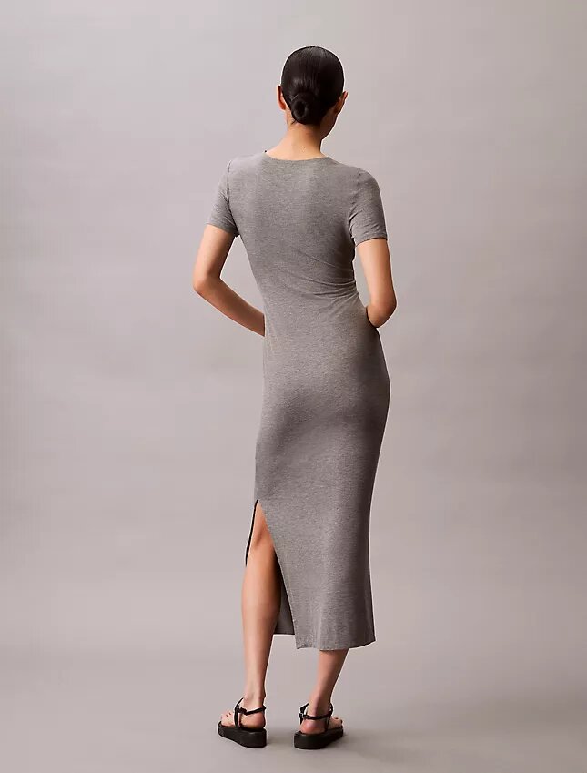Vestido midi liso elástico Vestido midi liso elástico