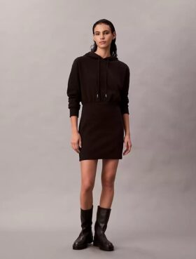 Vestido mini con capucha