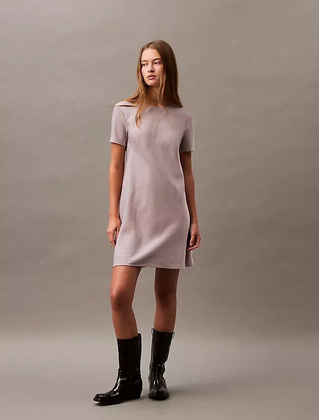 Vestido mini tipo camiseta Vestido mini tipo camiseta