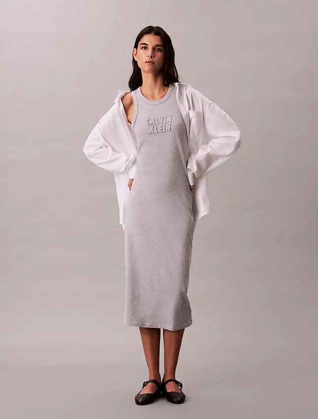 Vestido sin mangas midi con logotipo de Calvin Klein Vestido sin mangas midi con logotipo de Calvin Klein